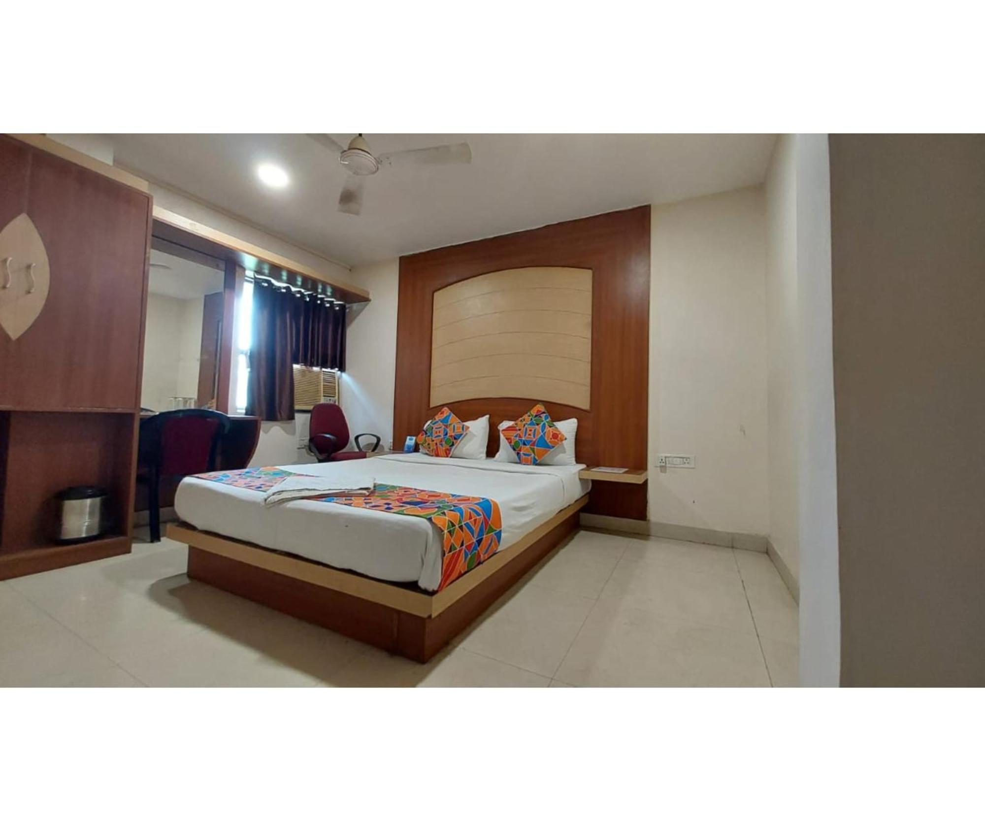 Park Near Railway Station- A Luxury Collection Of - Best Seller In Hotel