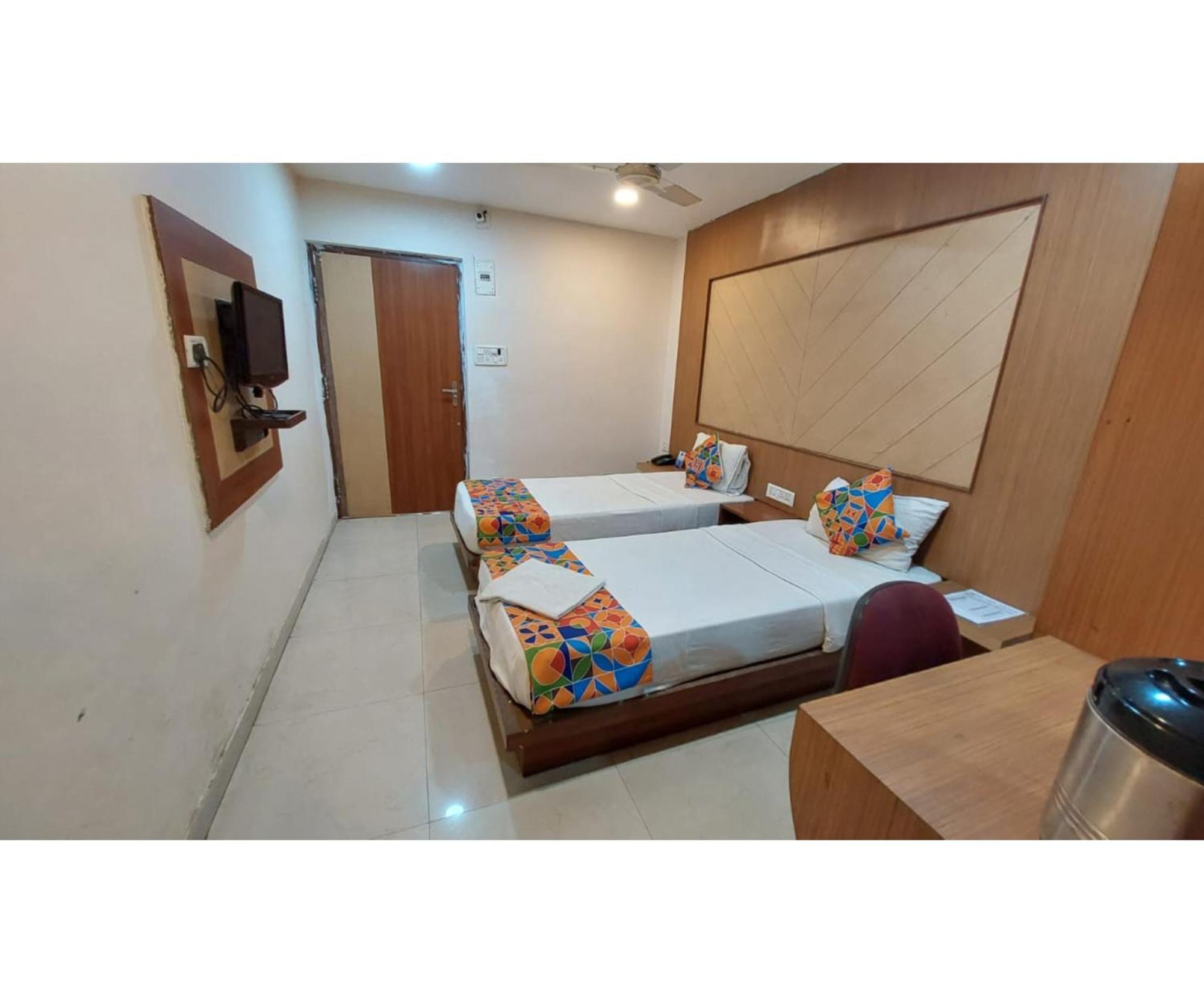 Park Near Railway Station- A Luxury Collection Of - Best Seller In Hotel