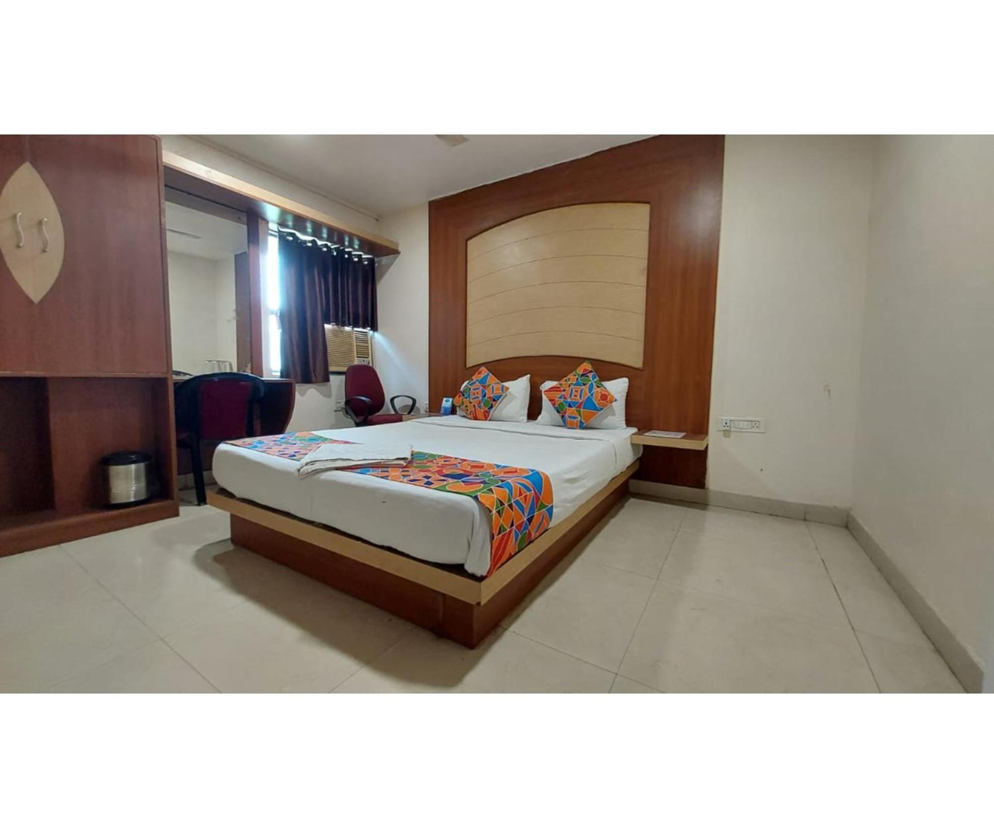 Park Near Railway Station- A Luxury Collection Of - Best Seller In Hotel