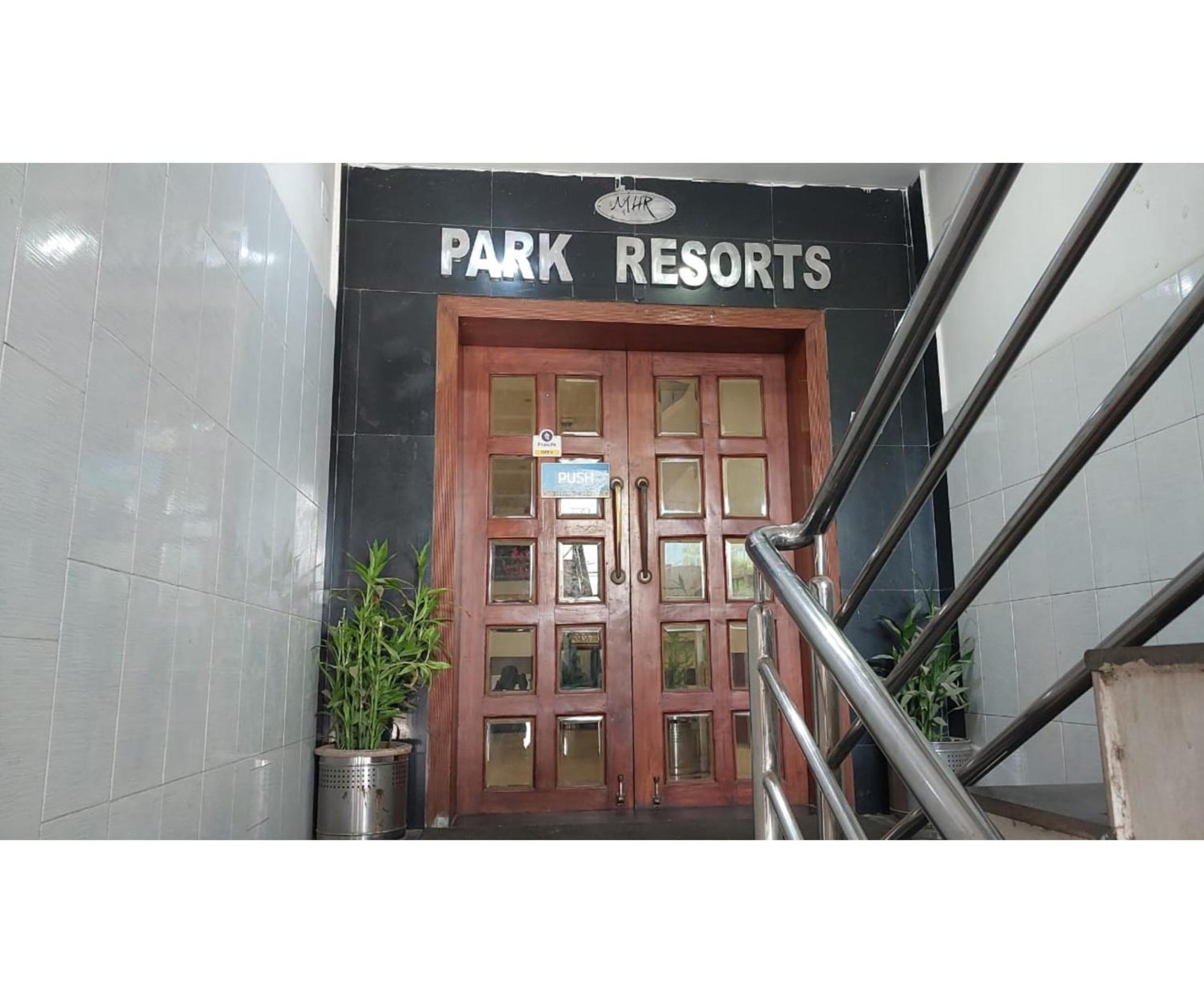Park Near Railway Station- A Luxury Collection Of - Best Seller In Hotel